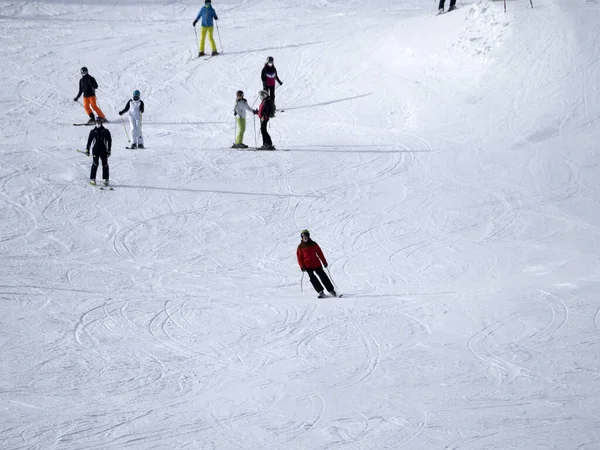 Many Skiers Skiing Dolomites Gardena Valley Snowy Mountains — Stock fotografie