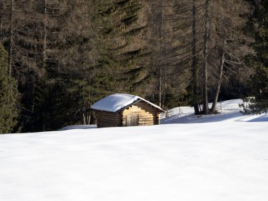 dolomites snow panorama wooden hut val badia armentara hill