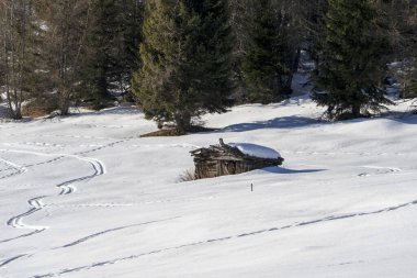 dolomites snow panorama wooden hut val badia armentara hill