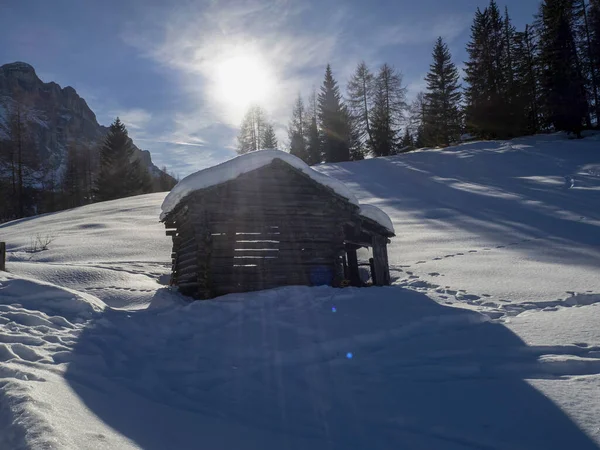 Dolomites Snow Panorama Wooden Hut Val Badia Armentara Hill — Foto Stock