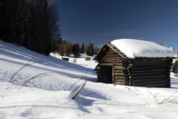 Dolomites Snow Panorama Wooden Hut Val Badia Armentara Hill — стоковое фото