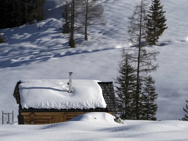 Dolomites Snow Panorama Wooden Hut Val Badia Armentara Hill —  Fotos de Stock