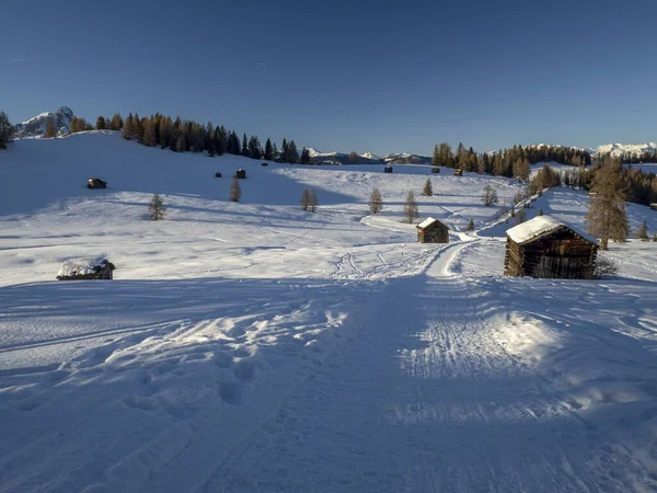 Dolomites Snow Panorama Wooden Hut Val Badia Armentara Hill — Foto Stock