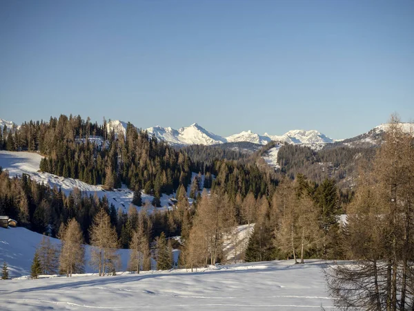Dolomites Snow Panorama Wooden Hut Val Badia Armentara Hill — Fotografia de Stock