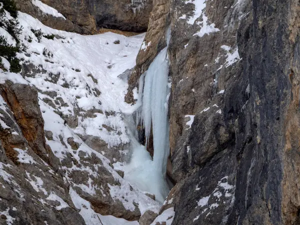 Πάγος Στο Βράχο Στο Βουνό Fanes Δολομίτες Χειμώνα Πανόραμα Χιόνι — Φωτογραφία Αρχείου