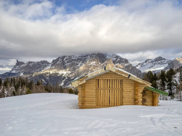 Dolomity Sníh Panorama Dřevěná Chata Val Badia Armentarola Kopec — Stock fotografie