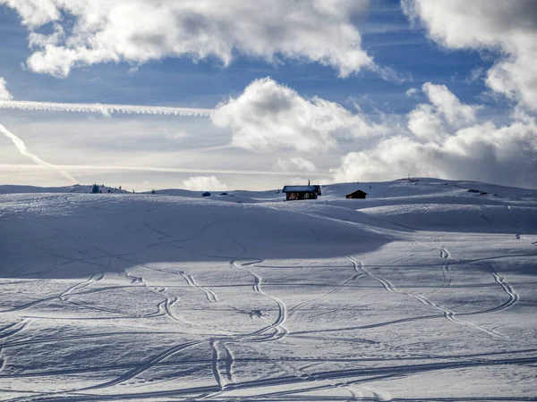 Dolomitas Nieve Panorama Cabaña Madera Val Badia Armentarola Colina — Foto de Stock