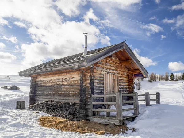 Dolomity Panorama Śniegu Drewniana Chata Val Badia Wzgórze Armentarola — Zdjęcie stockowe