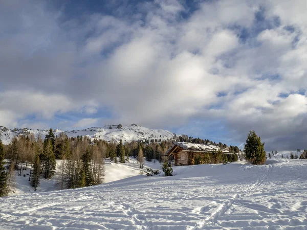 Dolomiten Schneepanorama Hölzerne Hütte Val Badia Armentarola Hill — Stockfoto
