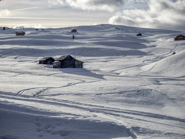 Dolomieten Sneeuw Panorama Houten Hut Val Badia Armentarola Heuvel — Stockfoto