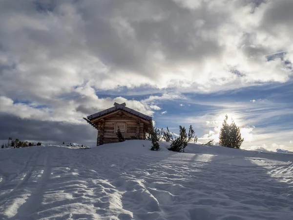 Dolomity Panorama Śniegu Drewniana Chata Val Badia Wzgórze Armentarola — Zdjęcie stockowe
