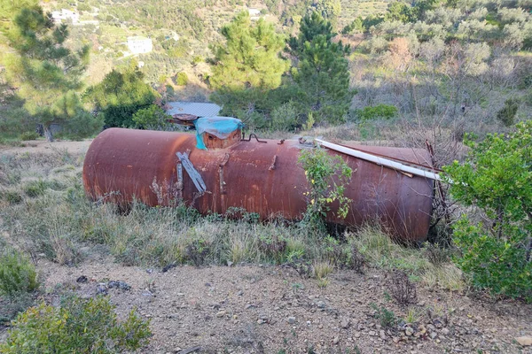Alte Verlassene Verrostete Wassertankzisterne — Stockfoto