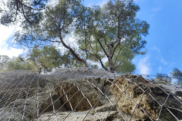 酸性铁网 用于岩石防落 — 图库照片