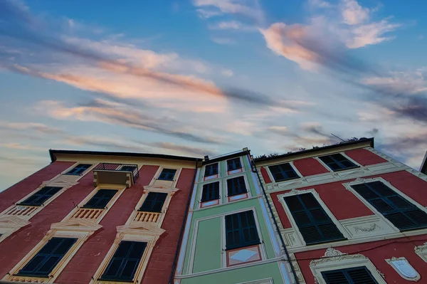 波尔图菲诺风景如画的村庄意大利五彩斑斓的建筑物详细粉刷房屋细节 — 图库照片