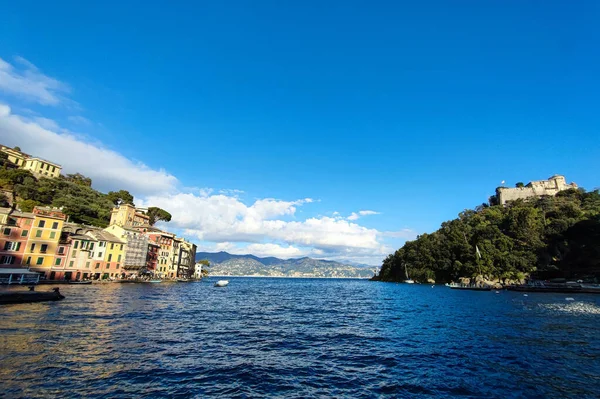 Portofino Schilderachtig Dorp Italië Kleurrijke Gebouwen Villa Landschap — Stockfoto