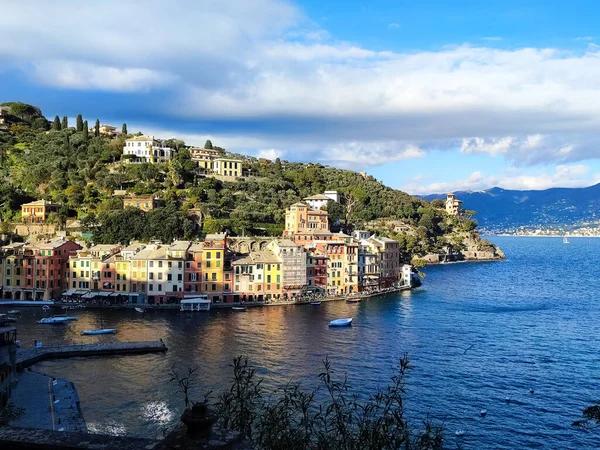 Portofino Pictoresque köyü İtalya renkli binalar villa manzarası