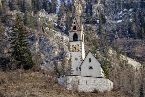 Valle Val Dolomitler Gün Batımı Manzaralı Dağ Kilisesi Manzarası — Stok fotoğraf