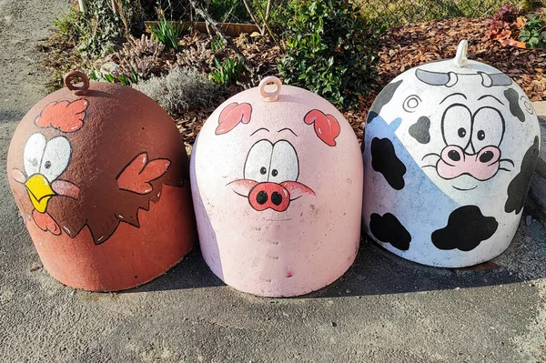 Chicken Pig Cow Animal Painted Road Bollard Detail — Stock Photo, Image