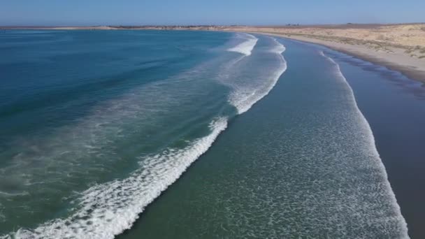 蝎子湾的太平洋海浪圣胡阿尼科南加州墨西哥空中全景 — 图库视频影像