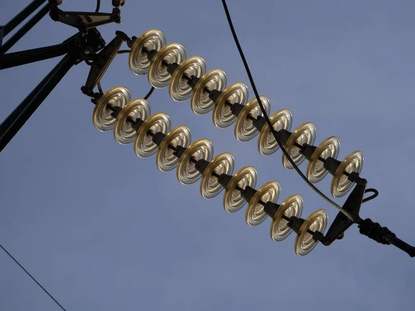 Высоковольтные Электрические Провода Голубом Небе — стоковое фото