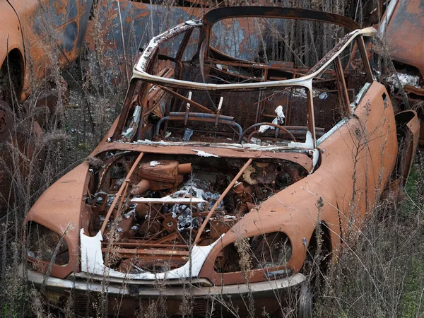 Junkyard Παλιό Σκουριασμένο Αυτοκίνητο Άποψη Τομέα — Φωτογραφία Αρχείου