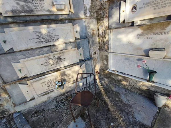 Tumbas Antiguas Silla Oxidada Vista Cementerio Portovenere — Foto de Stock