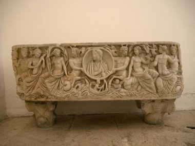 Roma mermeri lahit kazma detaylarını kapatın.