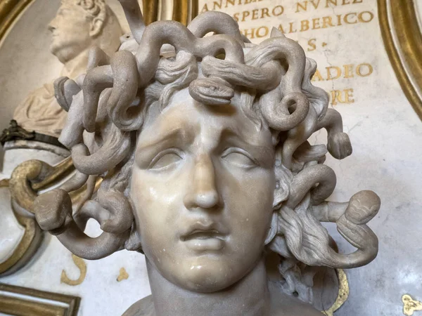 Bernini Medusa Tête Marbre Statue Scuplture — Photo