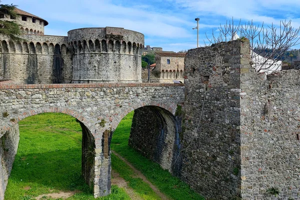 Castello Sarzana Fortezza Muraglia Pietra Torri Vista — Foto Stock