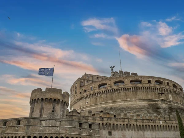 Σημαία Κυματίζει Στο Castel Sant Angelo Rome View — Φωτογραφία Αρχείου
