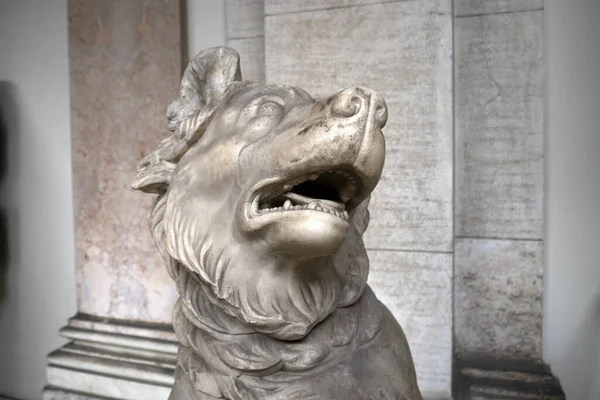 Estátua Romana Animal Velho Mármore Escultura Detalhe Cão — Fotografia de Stock