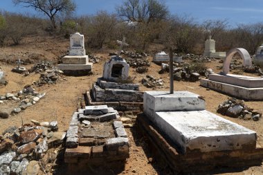 El Triunfo madencilik köyü Baja California 'daki eski Meksika mezarlığı mezarları.