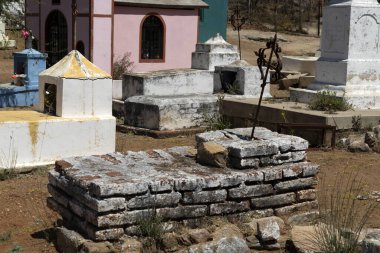 El Triunfo madencilik köyü Baja California 'daki eski Meksika mezarlığı mezarları.