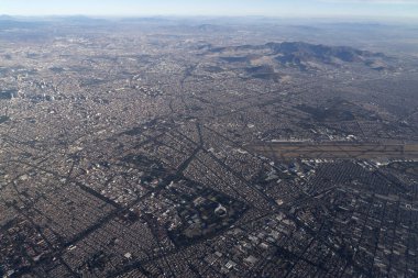 Meksika şehri hava manzaralı panorama uçak manzaralı.
