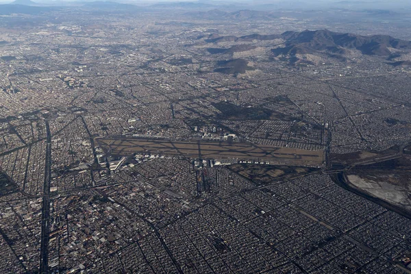 Flughafen Von Mexiko Stadtgebiet Luftaufnahme Von Der Flugzeuglandschaft — Stockfoto