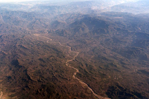 墨西哥瓜达拉哈拉山脉和火山从墨西哥城市起飞时从飞机上俯瞰全景 — 图库照片