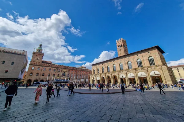 Bologna Itália Abril 2022 Piazza Maggiore Vista Quadrada Cheia Pessoas — Fotografia de Stock