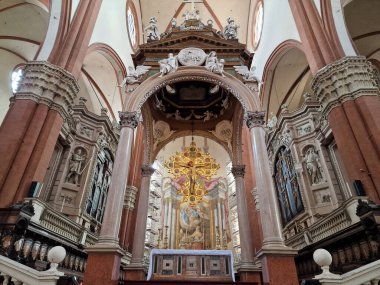 Bolonya Piazza Maggiore Kilisesi San Petronio Bazilikası iç mimarisi