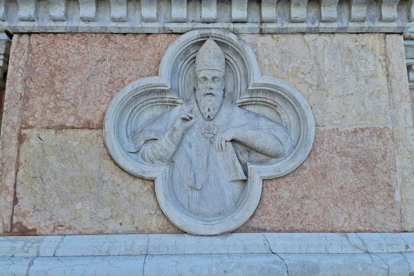 Płaskorzeźba Kościoła Piotra Bolonii — Zdjęcie stockowe