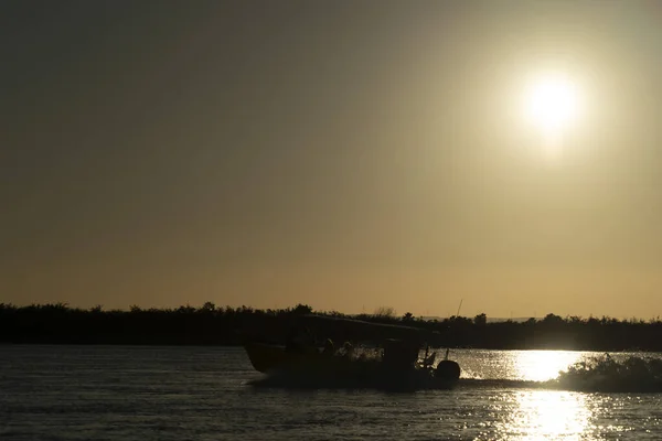 Silueta Del Barco Motor Atardecer Océano Baja California —  Fotos de Stock