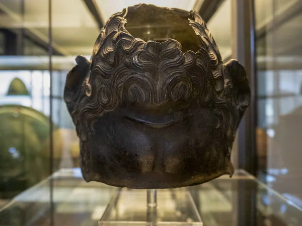 Etruski Brązowy Hełm Wojenny Szczegół Zbliżenie — Zdjęcie stockowe
