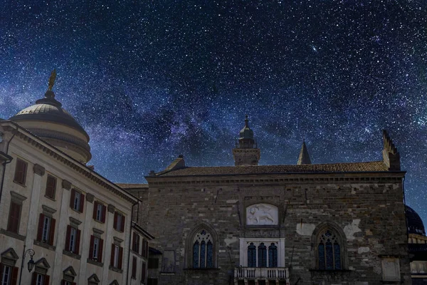 Bergamo Mittelalterliche Stadt Piazza Maggiore Platz Blick Sternenklare Nacht — Stockfoto