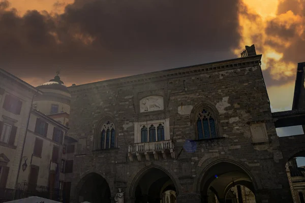 Bergamo Medieval Town Piazza Maggiore Place View — стоковое фото