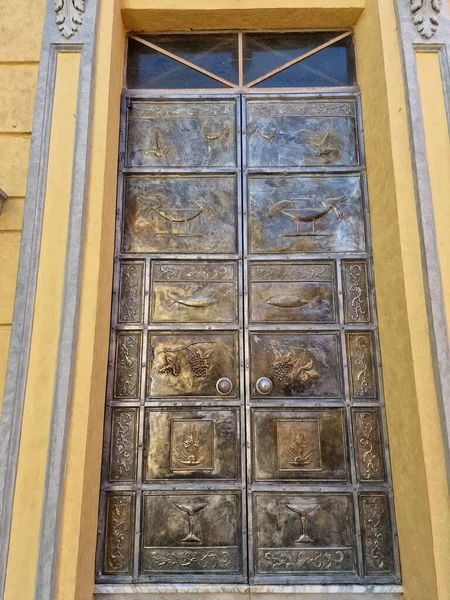 Bronzen Deur Bas Reliëf Van Cabella Ligure Oude Kerk Piemonte — Stockfoto
