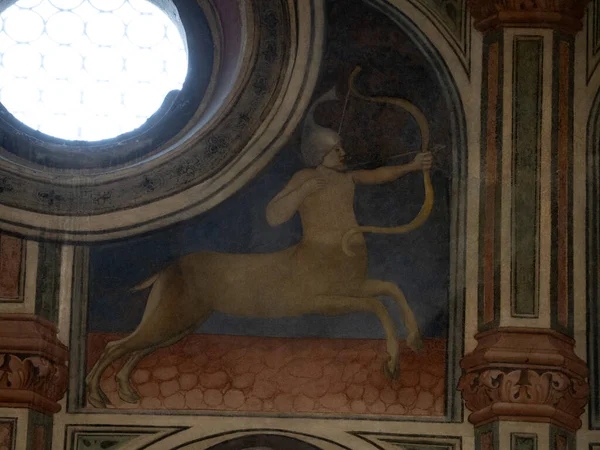 Padova Palazzo Della Ragione eski ortaçağ hukuk mahkemesi adalet salonu binası.