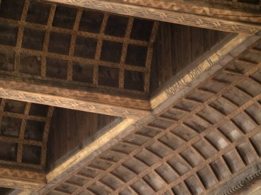 Padova İtalya 'daki Eremitani Kilisesi savaş bombardımanından sonra tavanı restore etti