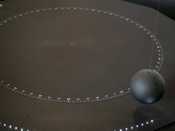 Foucault Pendulum Ball Moving Detail Close — Stockfoto