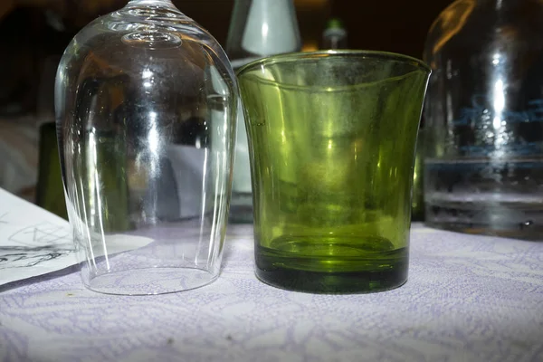 Green Water Glass Table Detail — Fotografia de Stock