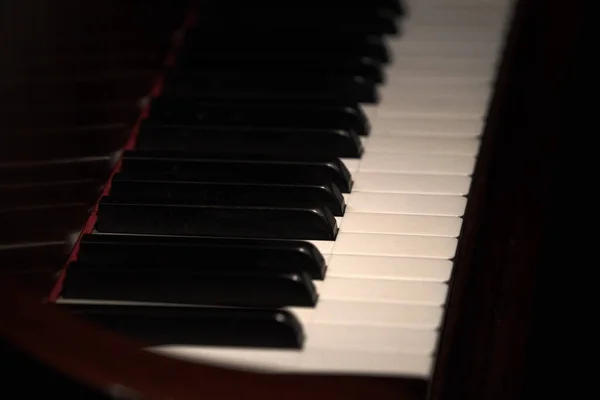 Старая Деталь Фортепианной Клавиатуры — стоковое фото