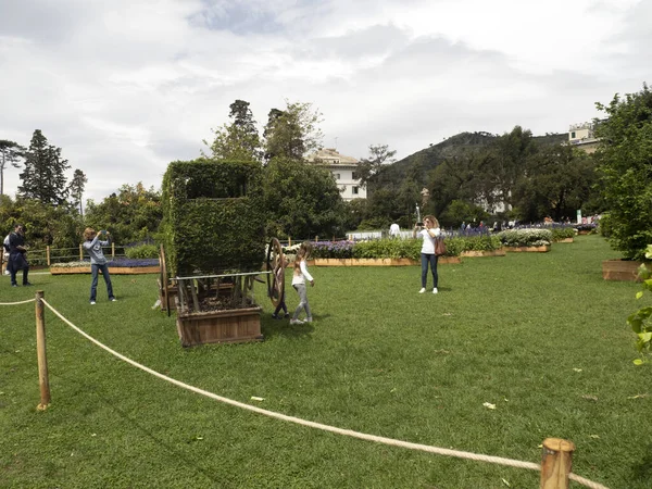 GENOA, İtalya - 7 Mayıs 2022 - Euroflora uluslararası çiçek sergisi Nervi Park 'ta